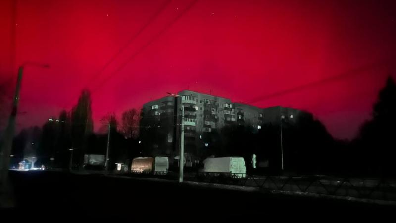 Криваво-червоне небо над Кременчуком: містяни спостерігали північне сяйво