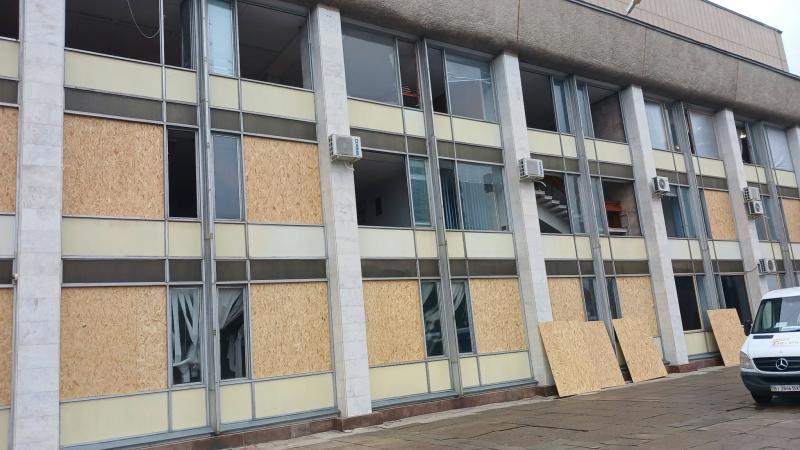 У Кременчуці Міський палац культури оговтується після атаки