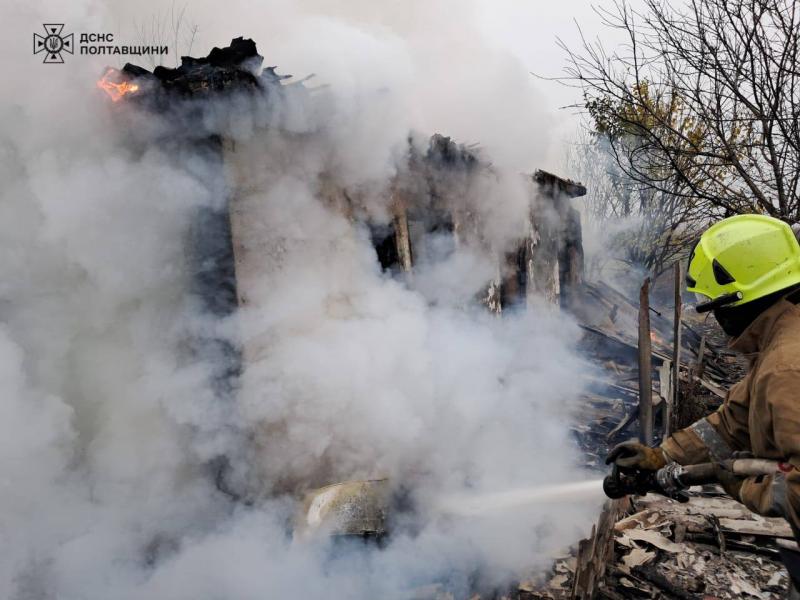 У громадах Кременчуцького району горіли будівлі й авто — одна людина травмована