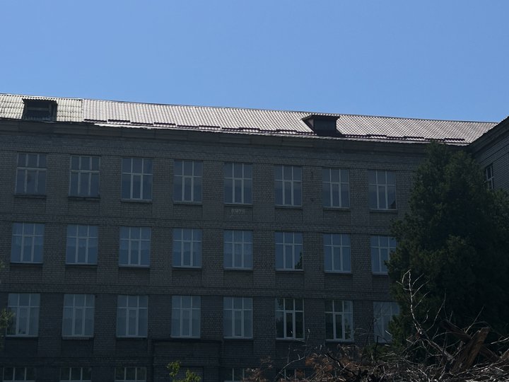 "Усе розвалено": у Кременчуці понад рік не можуть завершити реконструкцію спортивного ліцею