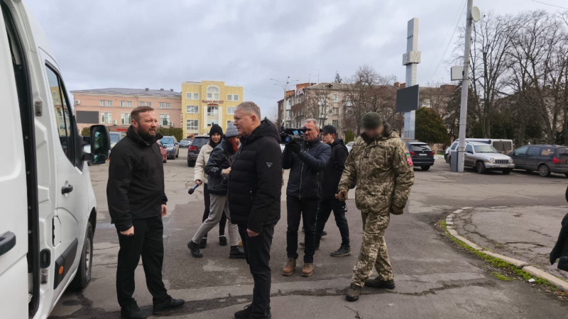 У Кременчуці Володимир Когут привітав енергетиків та передав автівку для військових