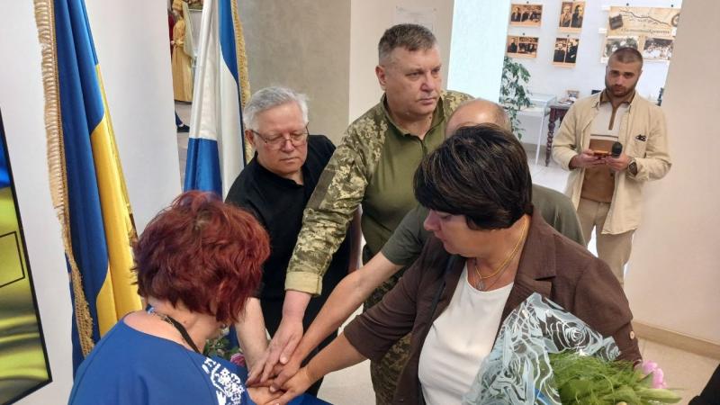Пам’ять, що летить у світ: у Кременчуці презентували конверти на честь полеглих воїнів