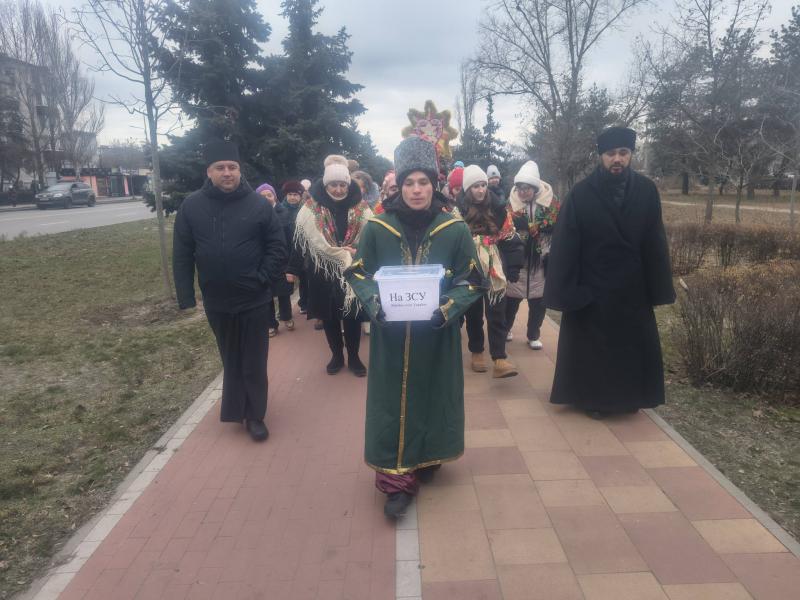 Із колядками та вірою в перемогу: у Горішніх Плавнях відбулася різдвяна хода