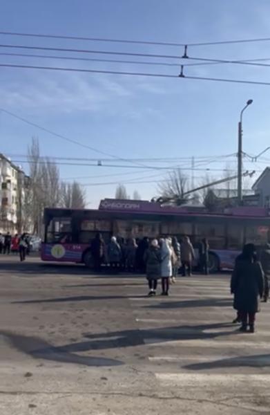 Протест проти «світлових» графіків: жителі Кременчука перекрили дорогу (Доповнено)