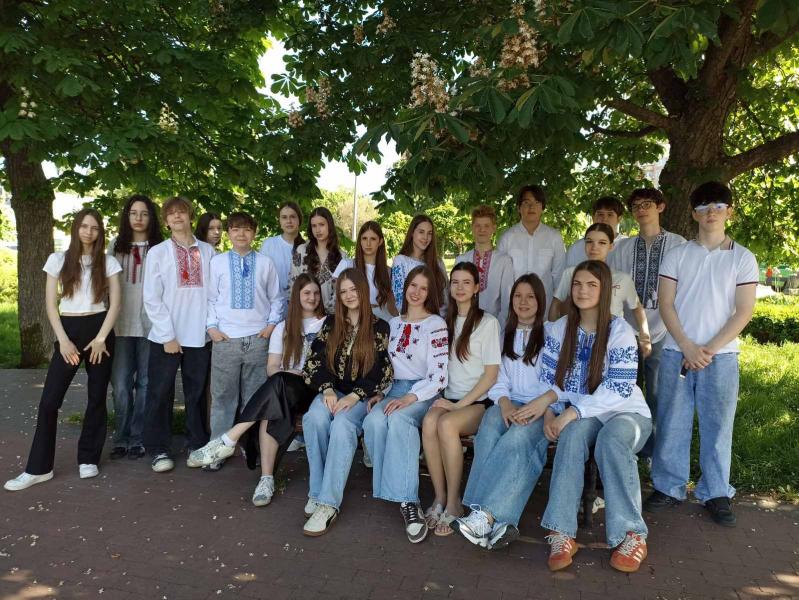 У Кременчуці відзначають День вишиванки: соцмережі заполонили патріотичні світлини