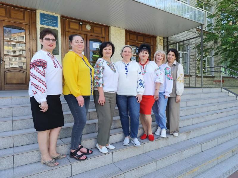У Кременчуці відзначають День вишиванки: соцмережі заполонили патріотичні світлини