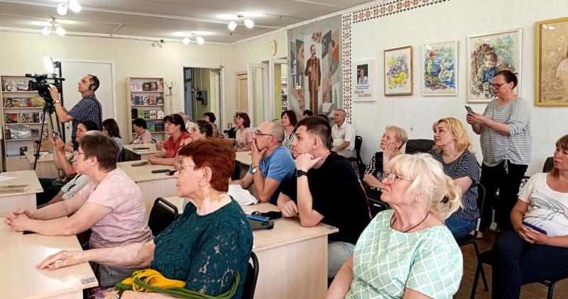 Є згадки про Кременчук, залізницю та Колочевських: у Кривому Розі презентували ювілейний альманах «Інгульський степ».