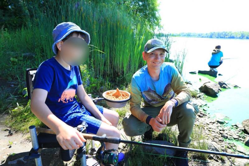 Літо, вудки та щирі усмішки: як у Кременчуці подарували рибальське свято дітям, які потребують підтримки