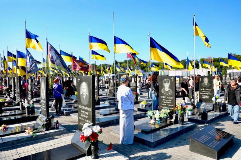 На Свіштовському кладовищі Кременчука вшанували загиблих Героїв