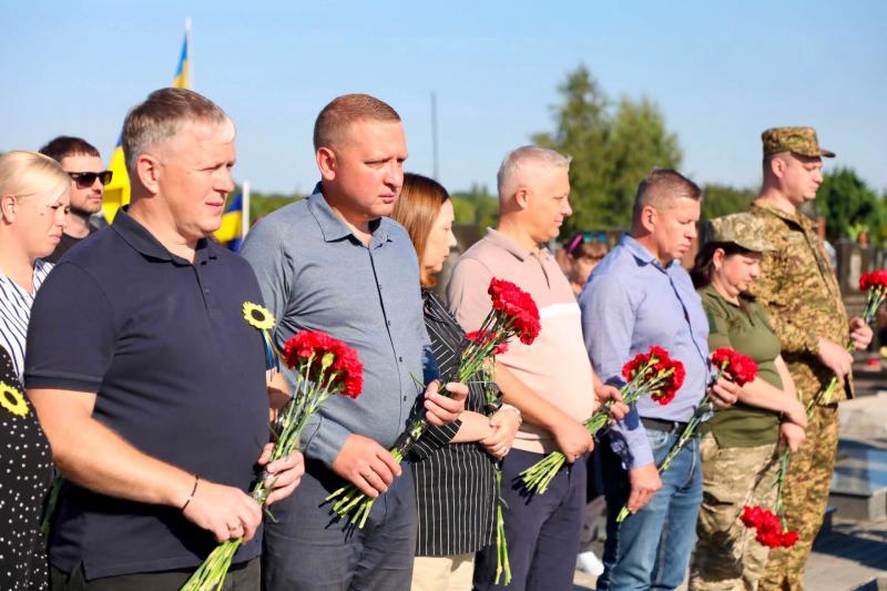 На Свіштовському кладовищі Кременчука вшанували загиблих Героїв
