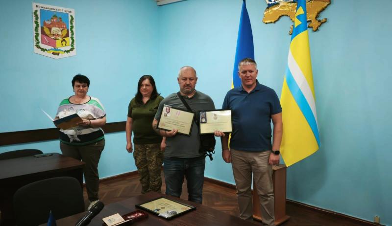 За поранення, мужність і захист України: у Кременчуцькій РВА нагородили чотирьох захисників України