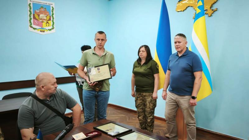 За поранення, мужність і захист України: у Кременчуцькій РВА нагородили чотирьох захисників України