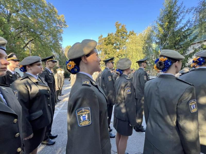Посвята, клятва та пам’ятні жетони: у Кременчуцькому військовому ліцеї прийняли першокурсників