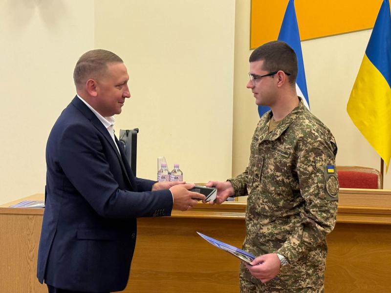 Захисників України нагородили відзнаками та грамотами Кременчуцької міськради