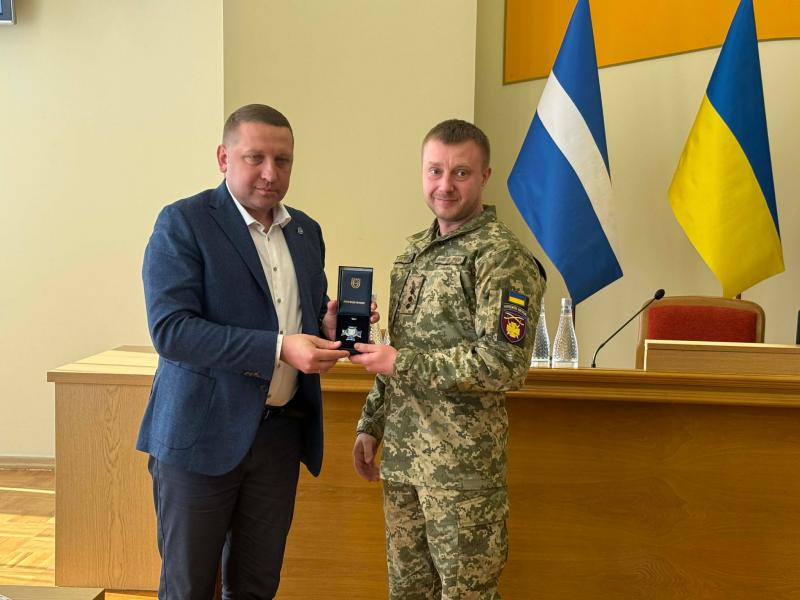 До Дня створення військової частини А4053 двох військових нагородили Нагрудним знаком Кременчуцької міської тергромади