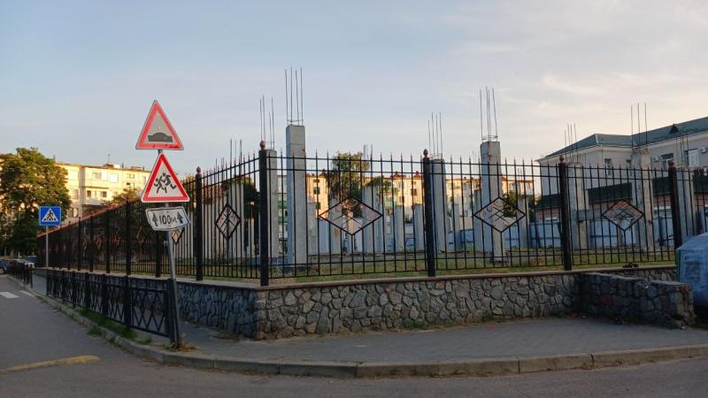 Кременчук за парканом: що насправді відбувається за огорожами будмайданчиків