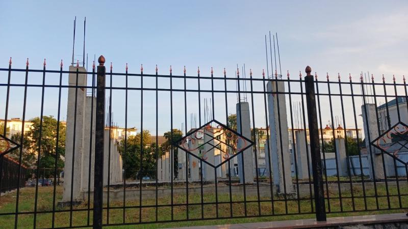 Кременчук за парканом: що насправді відбувається за огорожами будмайданчиків