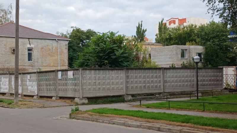 Кременчук за парканом: що насправді відбувається за огорожами будмайданчиків