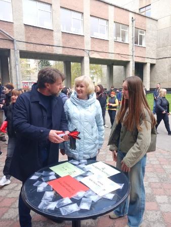 У КрНУ пройшов екологічний захід GREEN FEST: від висадки квітів до створення «квітучих листівок»