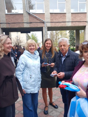 У КрНУ пройшов екологічний захід GREEN FEST: від висадки квітів до створення «квітучих листівок»