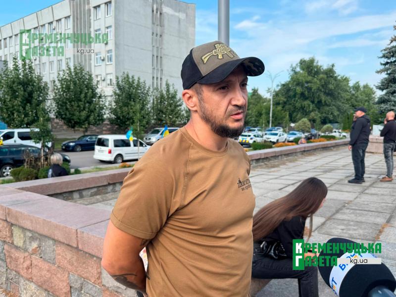 «Хлопці, бережіть себе»: у Кременчуці попрощалися з волонтером і воїном Валерієм Колесником