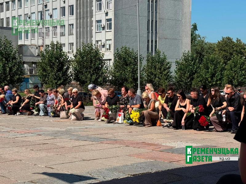 "Від молодшого лейтенанта до капітана, стільки боїв пройшов": у Кременчуці провели в останню путь танкіста Віталія Поркіна