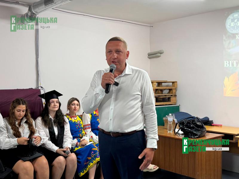 Світло знань у темряві укриття: як першокурсники КрНУ зустріли свій перший День знань