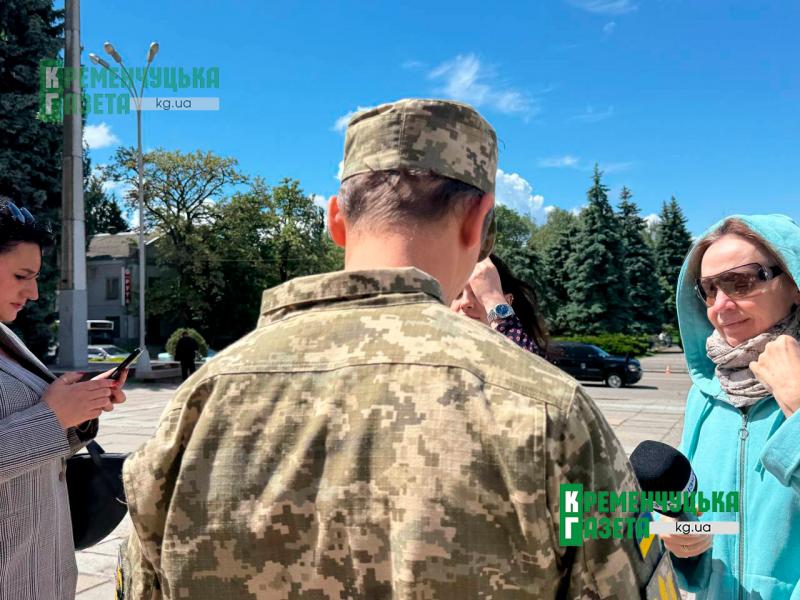 Нічого не боявся і пішов добровольцем: у Кременчуці попрощалися з полеглим захисником Олегом Овсієм