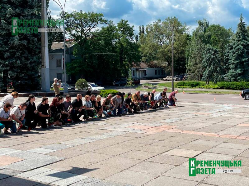 «Сашко був дуже позитивною, сміливою та інтелігентною людиною»: у Кременчуці в останню путь провели Захисника Олександра Шкапенка