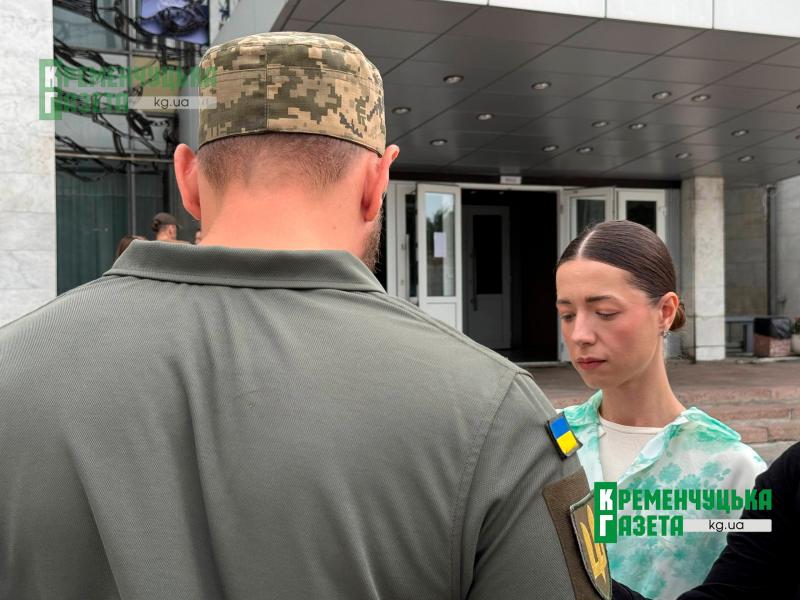 «Нарешті ти прийшов… Нарешті тебе привезли додому»: у Кременчуці попрощалися із Захисником Сергієм Копичком