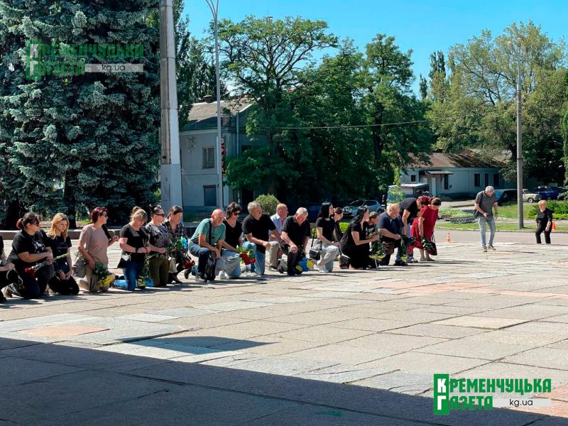 «Немає таких слів, які можуть загоїти рани...»: у Кременчуці попрощалися з Захисником Володимиром Божинським, якого довгі місяці вважали зниклим безвісти