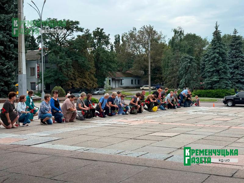 «Нарешті ти прийшов… Нарешті тебе привезли додому»: у Кременчуці попрощалися із Захисником Сергієм Копичком