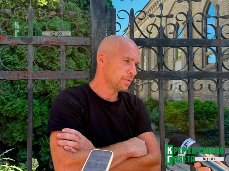 «Пішов сам, добровольцем, аби допомогти хлопцям»: у Кременчуці в останню путь провели Захисника Сергія Горбунова