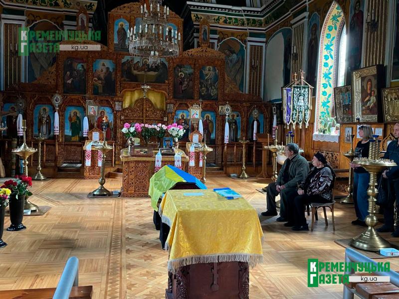"Він дуже любив мотоцикли!" - у Кременчуці провели в останню путь Захисника Дмитра Козельського, який майже півтора року вважався зниклим