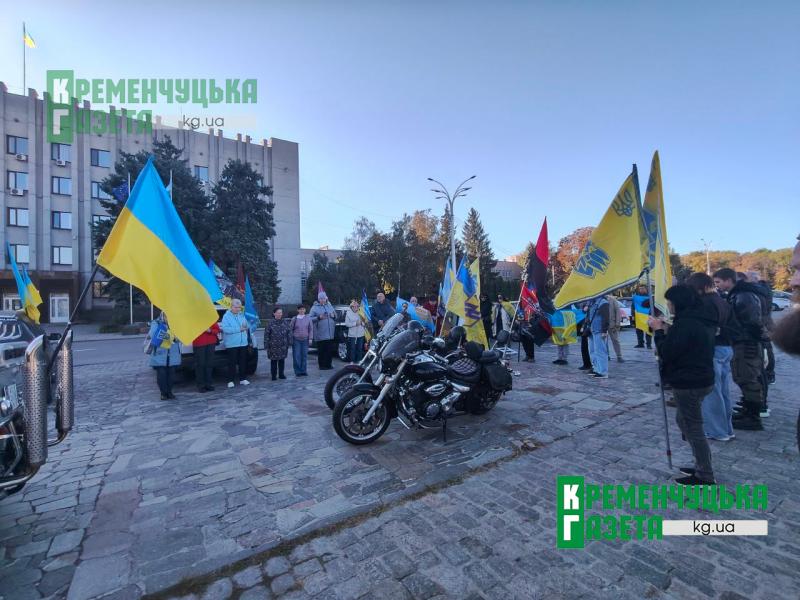«Наш спільний голос — голос вдячності»: у Кременчуці відбувся автопробіг на честь захисників і захисниць України