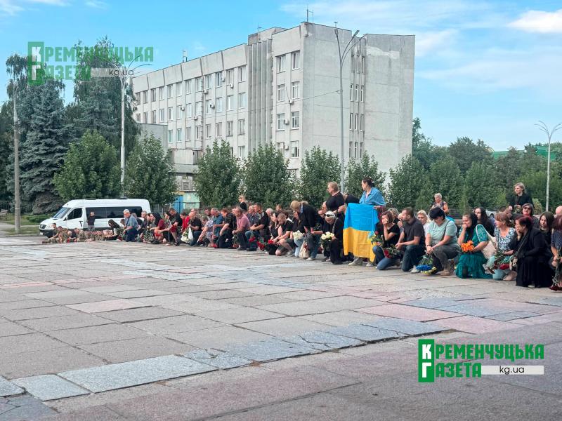 «Хлопці, бережіть себе»: у Кременчуці попрощалися з волонтером і воїном Валерієм Колесником