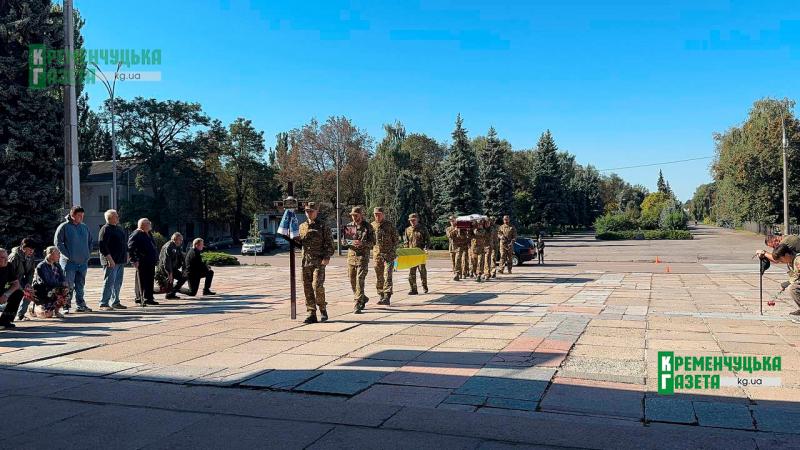 «Був добросовісною людиною та хорошим сином»: у Кременчуці провели в останню путь Іллю Шевченка