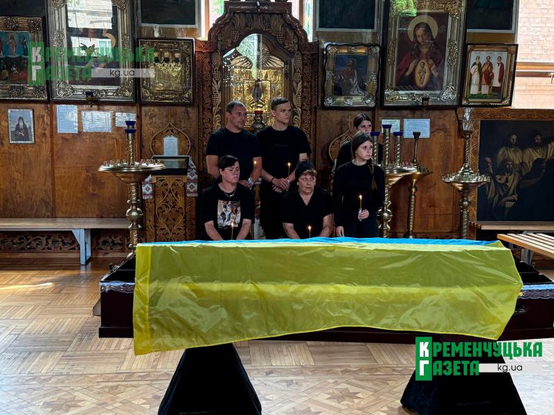 Добровольцем пішов на фронт у 2022-му: у Кременчуці попрощалися з воїном Миколою Стояновим