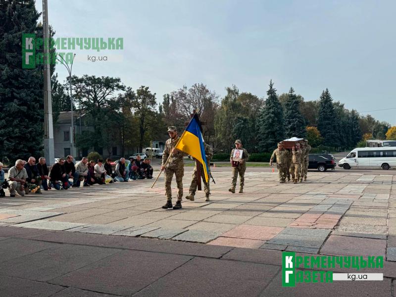 «Чуйний, завжди допоможе...»: у Кременчуці провели в останню путь військовослужбовця Олександра Кудрявцева