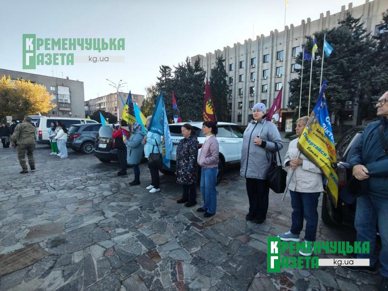 «Наш спільний голос — голос вдячності»: у Кременчуці відбувся автопробіг на честь захисників і захисниць України