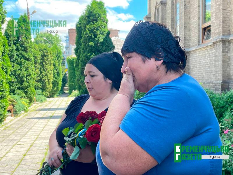 «Буду чекати його все життя»: у Кременчуці попрощалися із захисником Олександром Фроловим, який понад півтора року вважався безвісти зниклим