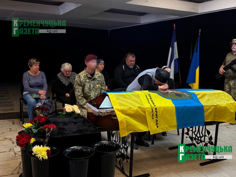Пішов на війну услід за сином: Кременчук попрощався із Захисником Олександром Баштаненком