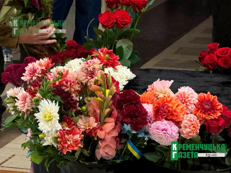 «Був добросовісною людиною та хорошим сином»: у Кременчуці провели в останню путь Іллю Шевченка