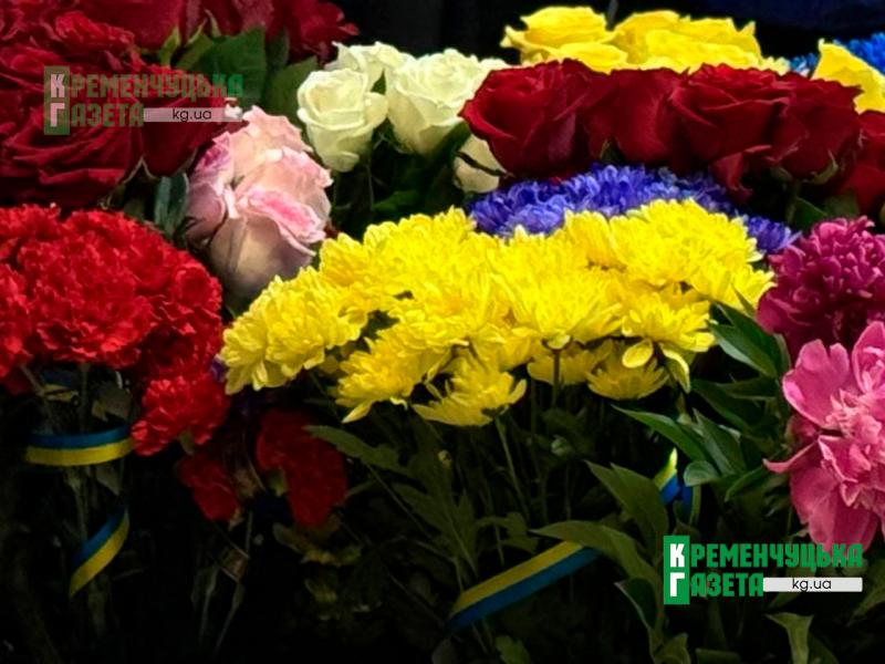 Нічого не боявся і пішов добровольцем: у Кременчуці попрощалися з полеглим захисником Олегом Овсієм
