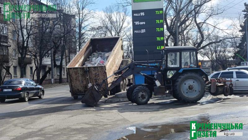 Міст «став»: як один поламаний сміттєвоз змусив увесь центр Кременчука зачекати