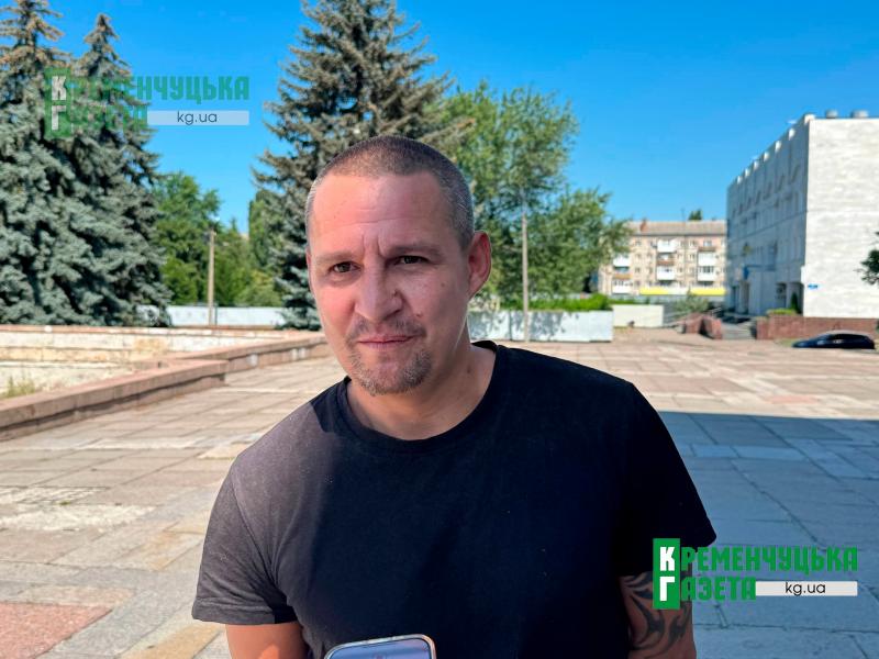 «Як я буду без тебе сама, зайчику мій…»: Кременчук на колінах провів у останню путь 32-річного воїна Богдана Череваня