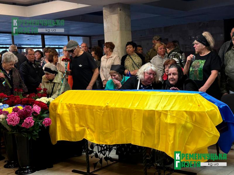 Нічого не боявся і пішов добровольцем: у Кременчуці попрощалися з полеглим захисником Олегом Овсієм