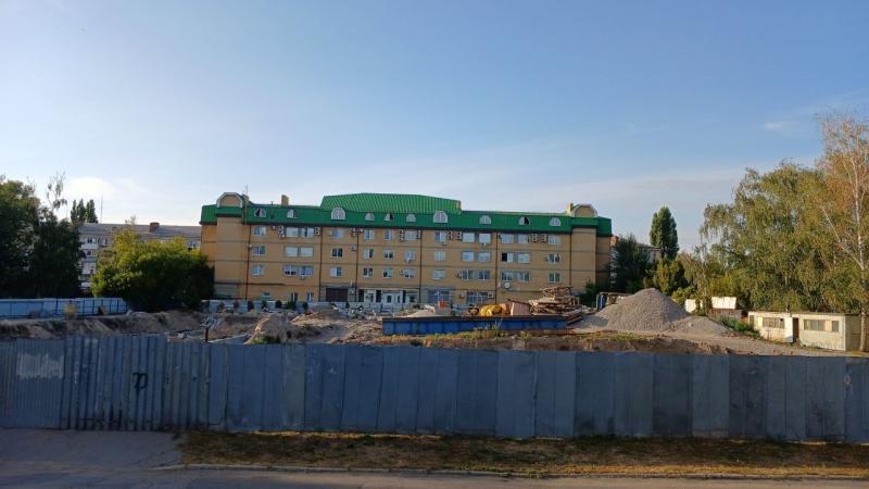 Кременчук за парканом: що насправді відбувається за огорожами будмайданчиків