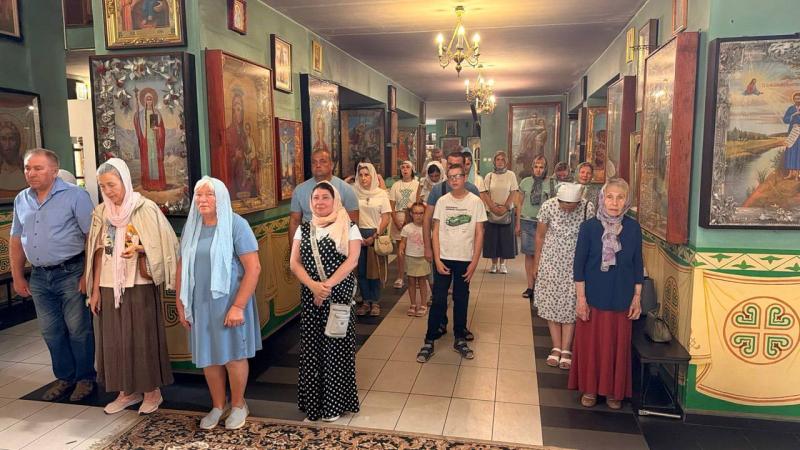 У Кременчуці у Свято-Троїцькому соборі ПЦУ відбулося Всенічне бдіння з виносом Плащаниці Божої Матері