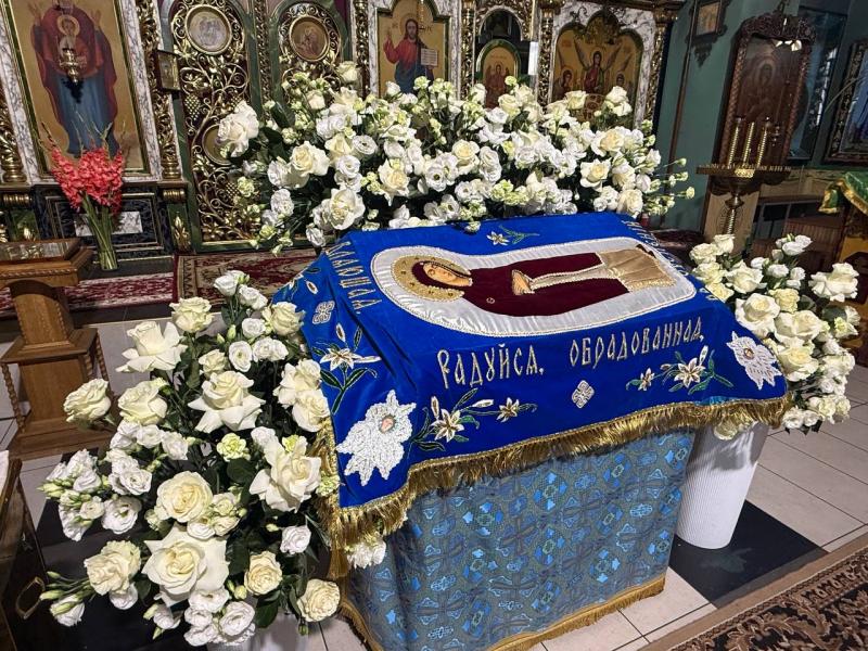 У Кременчуці у Свято-Троїцькому соборі ПЦУ відбулося Всенічне бдіння з виносом Плащаниці Божої Матері